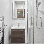 Luxury Near O'connell Street Apartment *